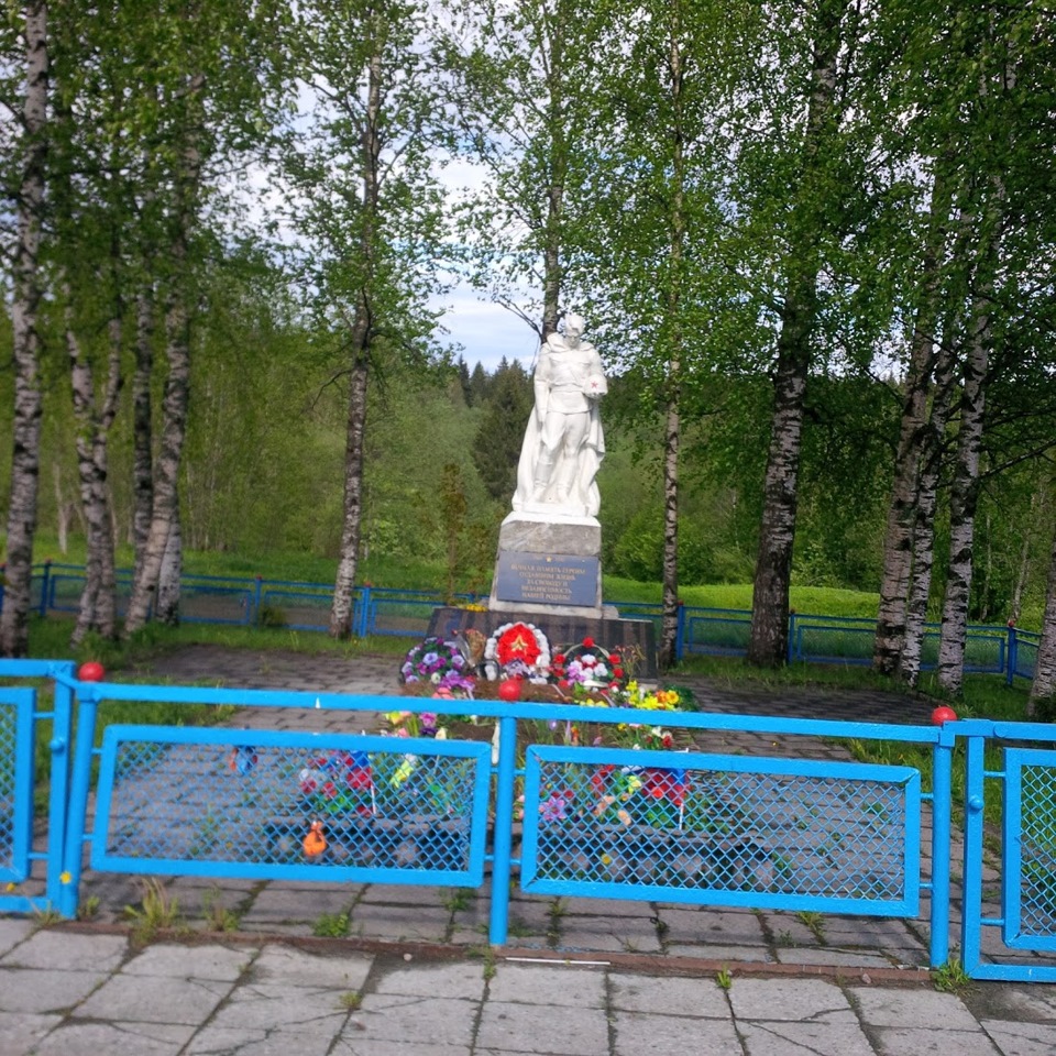 Но был сегодня и один памятник